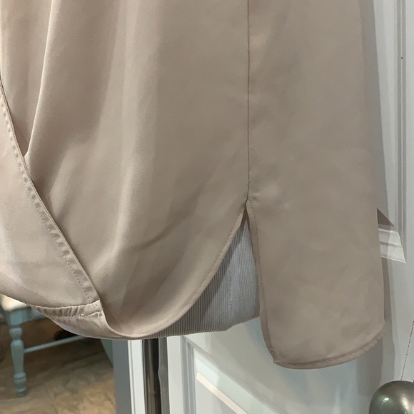 Chelsea tan wrap sleeveless shirt size S - Picture 5 of 8